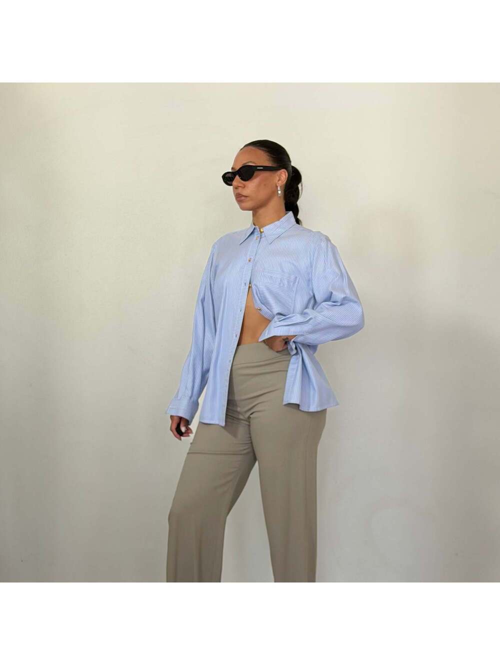 Escada - Picture 5 of 9
